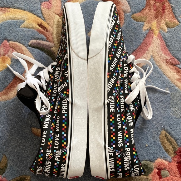 NWOB Vans Doheny “Love Wins” Pride Sneaker, Embroidered Rainbow Logo - Picture 9 of 10
